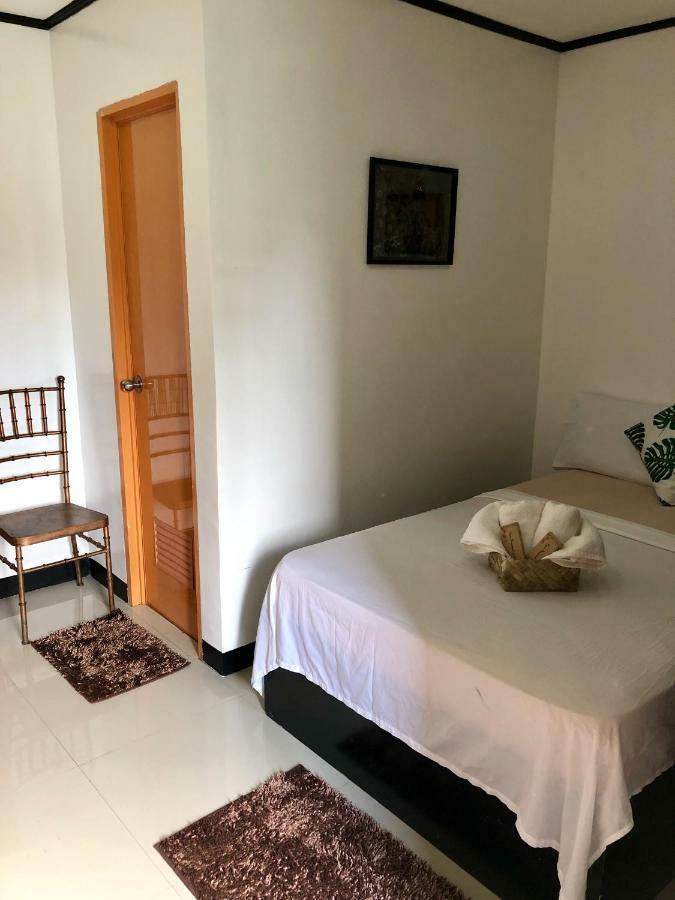 Kent Travellers' Inn Coron Dış mekan fotoğraf